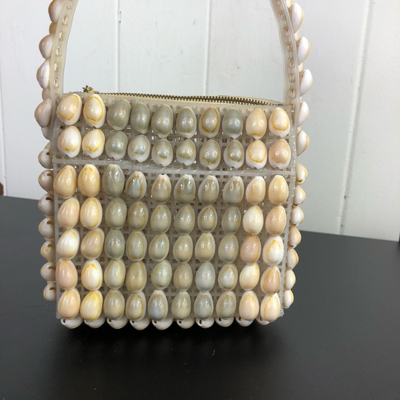 Vintage Mini Seashell Handbag - Picture 10 of 11